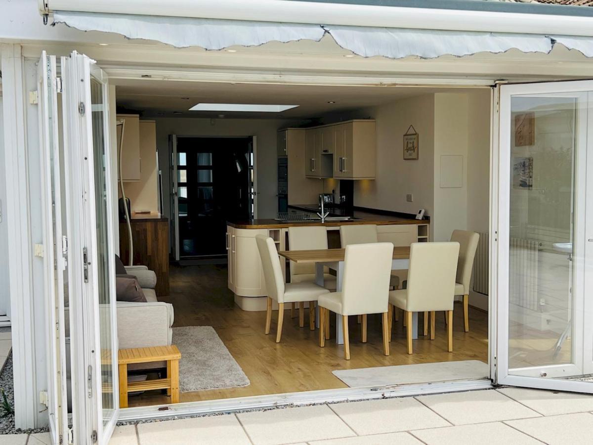 Pass The Keys Fabulous Beach Front Holiday Location Lydd Exterior foto