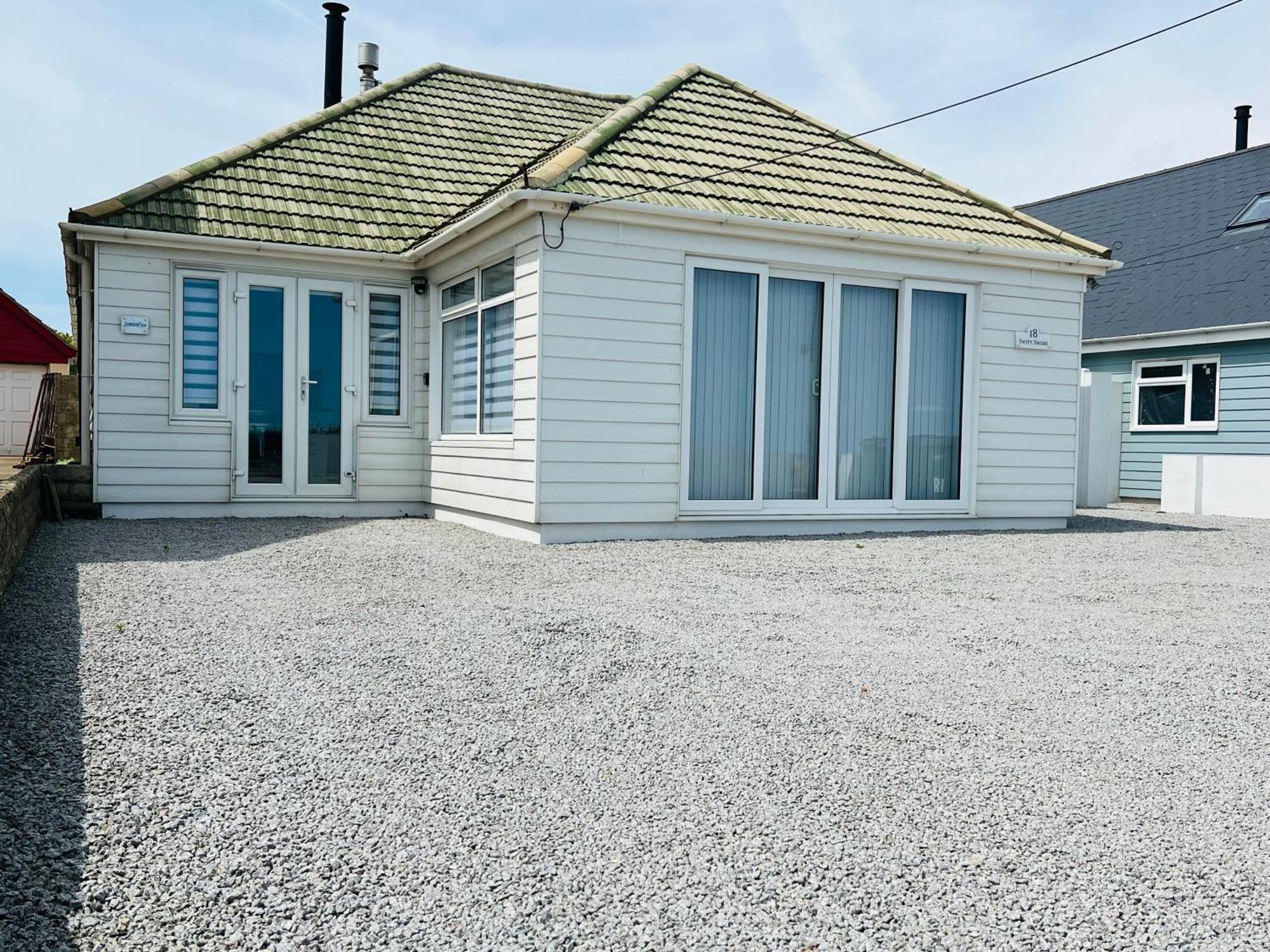 Pass The Keys Fabulous Beach Front Holiday Location Lydd Exterior foto